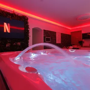 Appartement Casa & Spa, Jacuzzi & Piscine Chauffee, Montfort-sur-Argens